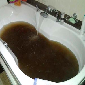 Устранение засора в ванной